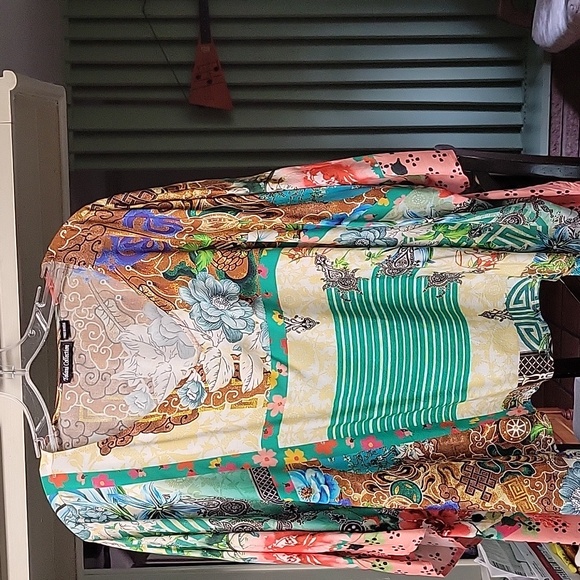 Tolani collection floral tunic top. - Picture 2 of 5